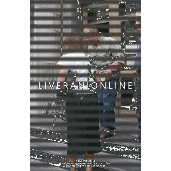 DIAP-RETROSPETTIVA DOMENIICO MODUGNO CANTANTE NELLA FOT DOMENICO MODUGNOO CON LA MOGLIE FRANCA GANDOLFI IN TRIBENALE A MILANO NELL\'ANNO 1986 AG ALDO LIVERANI SAS