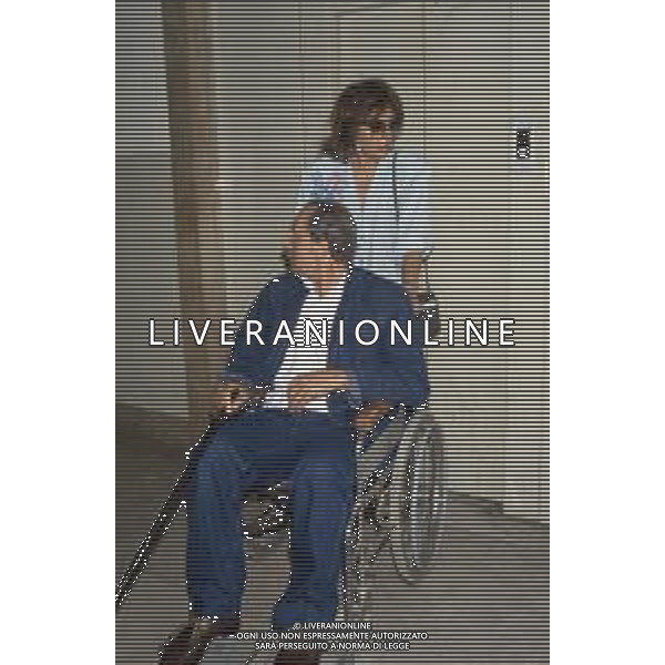 DIAP-RETROSPETTIVA DOMENIICO MODUGNO CANTANTE NELLA FOT DOMENICO MODUGNOO CON LA MOGLIE FRANCA GANDOLFI IN TRIBENALE A MILANO NELL\'ANNO 1986 AG ALDO LIVERANI SAS