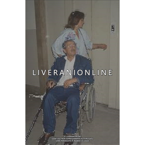 DIAP-RETROSPETTIVA DOMENIICO MODUGNO CANTANTE NELLA FOT DOMENICO MODUGNOO CON LA MOGLIE FRANCA GANDOLFI IN TRIBENALE A MILANO NELL\'ANNO 1986 AG ALDO LIVERANI SAS