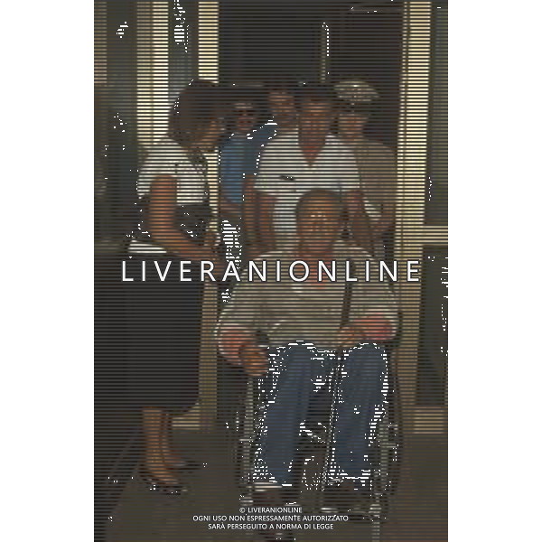 DIAP-RETROSPETTIVA DOMENIICO MODUGNO CANTANTE NELLA FOT DOMENICO MODUGNOO CON LA MOGLIE FRANCA GANDOLFI IN TRIBENALE A MILANO NELL\'ANNO 1986 AG ALDO LIVERANI SAS