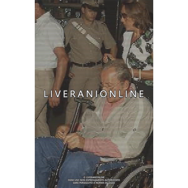DIAP-RETROSPETTIVA DOMENIICO MODUGNO CANTANTE NELLA FOT DOMENICO MODUGNOO CON LA MOGLIE FRANCA GANDOLFI IN TRIBENALE A MILANO NELL\'ANNO 1986 AG ALDO LIVERANI SAS