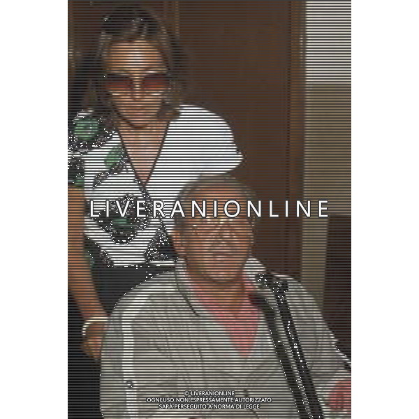 DIAP-RETROSPETTIVA DOMENIICO MODUGNO CANTANTE NELLA FOT DOMENICO MODUGNOO CON LA MOGLIE FRANCA GANDOLFI IN TRIBENALE A MILANO NELL\'ANNO 1986 AG ALDO LIVERANI SAS