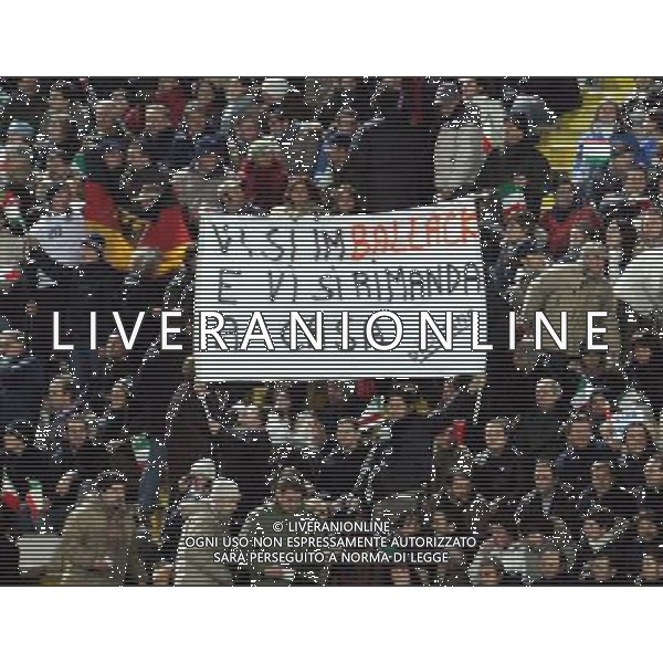 Firenze 01/03/2006 Italia-Germania Amichevole Nella foto: I tifosi dell\'Italia mostrano degli striscioni.* Ph Gianni Nucci/Agenzia Aldo Liverani