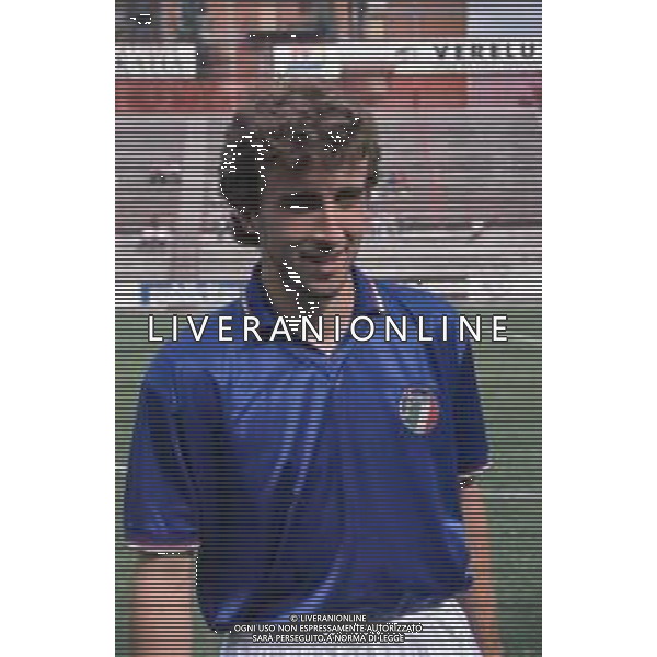 DIAP-RETROSPETTIVA GIANNI FLAMIGNI CALCIATORE NELLA FOTO GIANNI FLAMIGNI CON LA MAGLIA DELLA NAZIONALE ITALIANA AG ALDO LIVERANI SAS