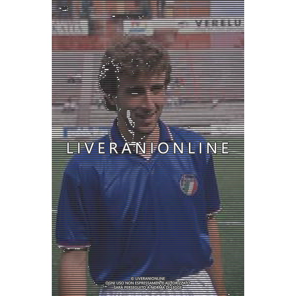 DIAP-RETROSPETTIVA GIANNI FLAMIGNI CALCIATORE NELLA FOTO GIANNI FLAMIGNI CON LA MAGLIA DELLA NAZIONALE ITALIANA AG ALDO LIVERANI SAS