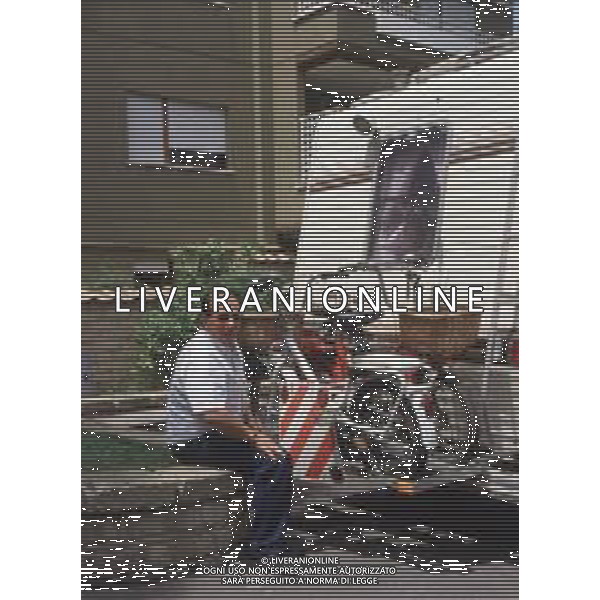 DIAP-RETROSPETTIVA GINCARLO MAGALLI PRESENTATORE TELEVISIVO NELLA FOTO GIANCARLO MAGALLI NEL CAMPER A ROMA FOTO EDGARDO DELLA SCORCIOSA-AG ALDO LIVERANI SAS