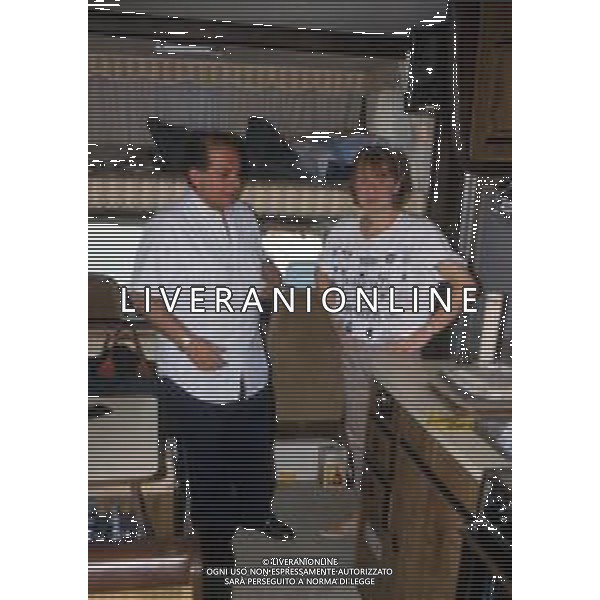 DIAP-RETROSPETTIVA GINCARLO MAGALLI PRESENTATORE TELEVISIVO NELLA FOTO GIANCARLO MAGALLI NEL CAMPER A ROMA FOTO EDGARDO DELLA SCORCIOSA-AG ALDO LIVERANI SAS