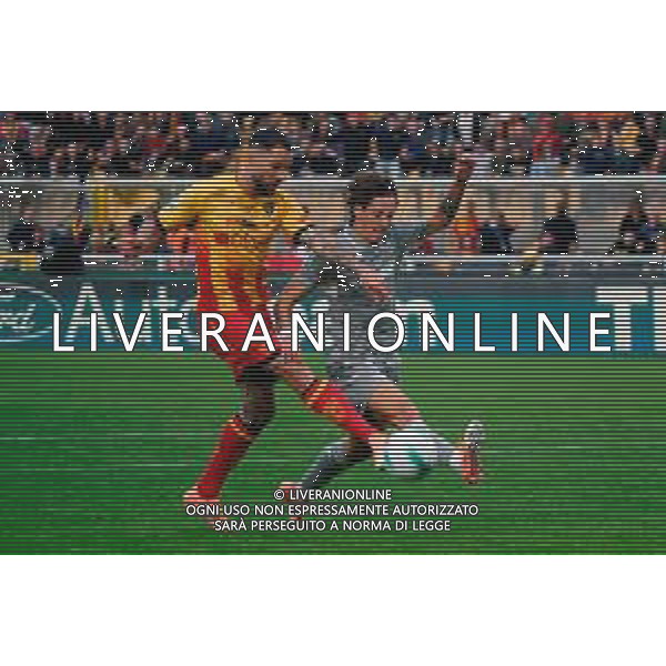 TVEM November 08, 2025 Lecce, Italy - US Lecce vs Hellas Verona - Italian soccer serie A 2025/26 - Via Del Mare Stadium. In the pic: Tete Morente of US Lecce in action against Domagoj Bradaric of Hellas Verona ©TVEM Emmanuele Mastrodonato - AGENZIA ALDO LIVERANI SAS