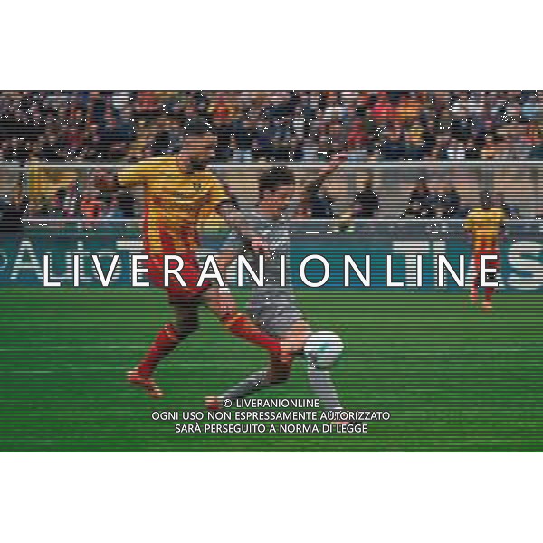 TVEM November 08, 2025 Lecce, Italy - US Lecce vs Hellas Verona - Italian soccer serie A 2025/26 - Via Del Mare Stadium. In the pic: Tete Morente of US Lecce in action against Domagoj Bradaric of Hellas Verona ©TVEM Emmanuele Mastrodonato - AGENZIA ALDO LIVERANI SAS