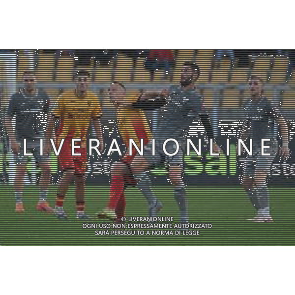 TVPG US Lecce vs Hellas Verona FC nella fotoNikola Stulic (Us Lecce) e Roberto Gagliardini (Hellas Verona Fc) Lecce (ITA) 08-11 -2025 Stadio “E. Giardiniero” Via del Mare - Undicesima Giornata Serie A EniLive 2025/26 ©TVPG GOLIA PASQUALE - AGENZIA ALDO LIVERANI SAS