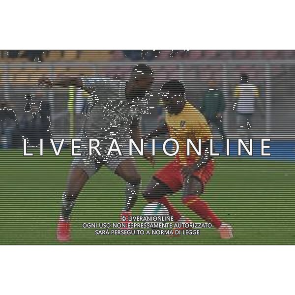 TVPG US Lecce vs Hellas Verona FC nella foto Jean-Daniel Akpa Akpro (Hellas Verona Fc) a contrasto con Banda Lameck (Us Lecce) Lecce (ITA) 08-11 -2025 Stadio “E. Giardiniero” Via del Mare - Undicesima Giornata Serie A EniLive 2025/26 ©TVPG GOLIA PASQUALE - AGENZIA ALDO LIVERANI SAS