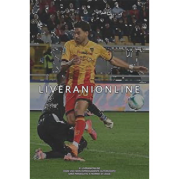TVPG US Lecce vs Hellas Verona FC nella foto Lorenzo Montipo’ (Hellas Verona Fc) e Santiago Pierotti Lecce (ITA) 08-11 -2025 Stadio “E. Giardiniero” Via del Mare - Undicesima Giornata Serie A EniLive 2025/26 ©TVPG GOLIA PASQUALE - AGENZIA ALDO LIVERANI SAS