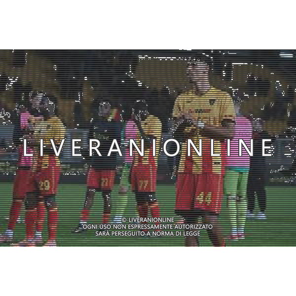 TVPG US Lecce vs Hellas Verona FC nella foto Gabriel Tiago (Us Lecce) sotto la curva dopo la partita Lecce (ITA) 08-11 -2025 Stadio “E. Giardiniero” Via del Mare - Undicesima Giornata Serie A EniLive 2025/26 ©TVPG GOLIA PASQUALE - AGENZIA ALDO LIVERANI SAS