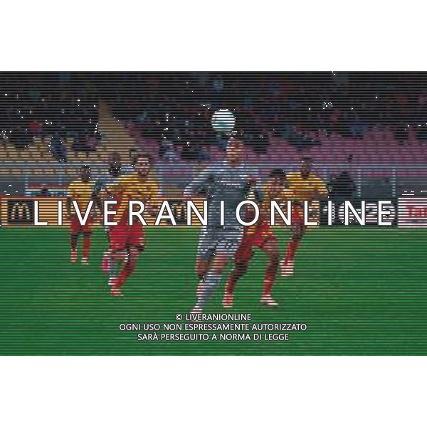 TVEM November 08, 2025 Lecce, Italy - US Lecce vs Hellas Verona - Italian soccer serie A 2025/26 - Via Del Mare Stadium. In the pic: Giovane Santana do Nascimento of Hellas Verona and Tiago Gabriel of US Lecce ©TVEM Mastrodonato Emmanuele - AGENZIA ALDO LIVERANI SAS