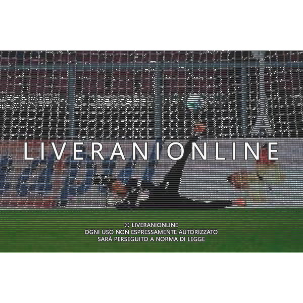 TVEM November 08, 2025 Lecce, Italy - US Lecce vs Hellas Verona - Italian soccer serie A 2025/26 - Via Del Mare Stadium. In the pic: Lorenzo Montipo’ of Hellas Verona ©TVEM Mastrodonato Emmanuele - AGENZIA ALDO LIVERANI SAS