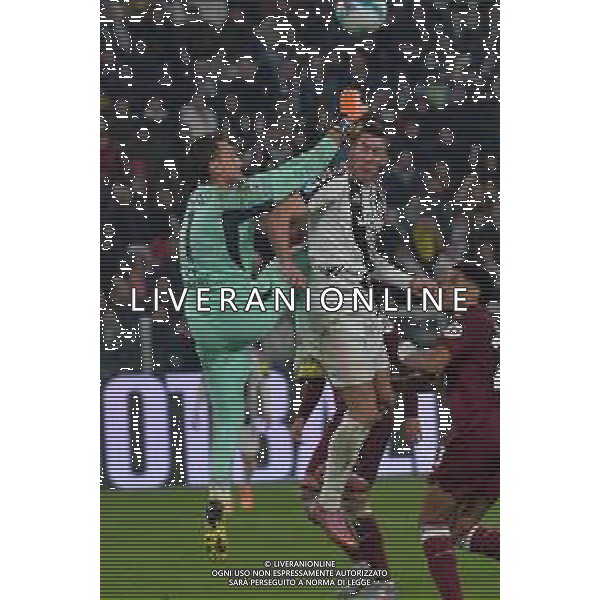 Torino 08.11.2025 Allianz Stadium @Manuela Viganti /Ag. Aldo Liverani sas Juventus vs Torino Campionato Calcio Serie A Enilive 2025/2026 11a giornata Nella foto: dusan vlahovic e alberto paleari ©Viganti - AGENZIA ALDO LIVERANI SAS