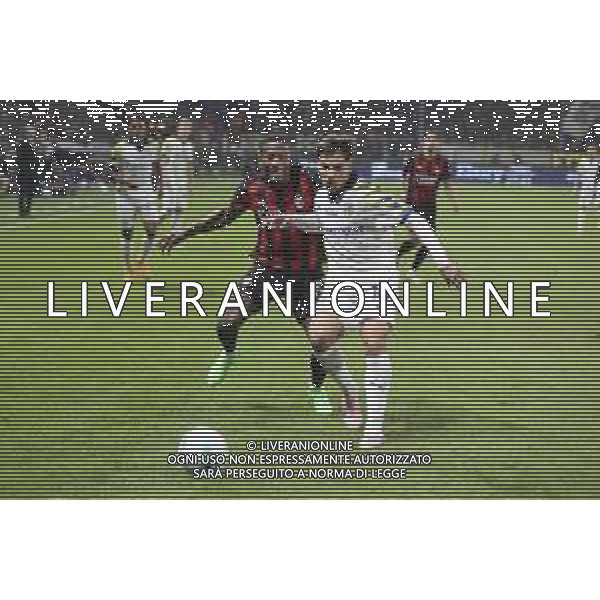 Adrian Bernabe’ of Parma AC battle for the ball with Pervis Estupinan of AC Milan during Parma Calcio vs AC Milan, 11° Serie A Enilive 2025-26 game at Ennio Tardini stadium in Parma (PR), Italy, on November 08, 2025. (Photo by Davide Casentini)- AGENZIA ALDO LIVERANI SAS
