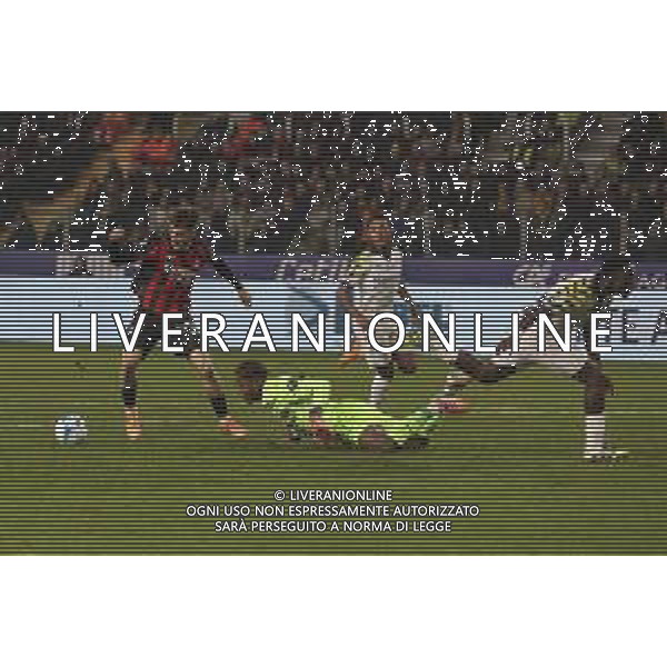 Zion Suzuki of Parma AC makes a save on Alexis Saelemaekers of AC Milan during Parma Calcio vs AC Milan, 11° Serie A Enilive 2025-26 game at Ennio Tardini stadium in Parma (PR), Italy, on November 08, 2025. (Photo by Davide Casentini)- AGENZIA ALDO LIVERANI SAS