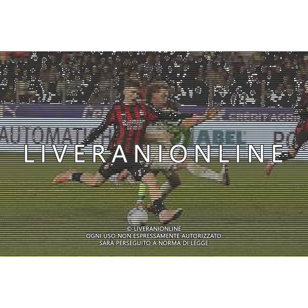 Alexis Saelemaekers of AC Milan battle for the ball with Oliver Sorensen of Parma AC during Parma Calcio vs AC Milan, 11° Serie A Enilive 2025-26 game at Ennio Tardini stadium in Parma (PR), Italy, on November 08, 2025. (Photo by Davide Casentini)- AGENZIA ALDO LIVERANI SAS