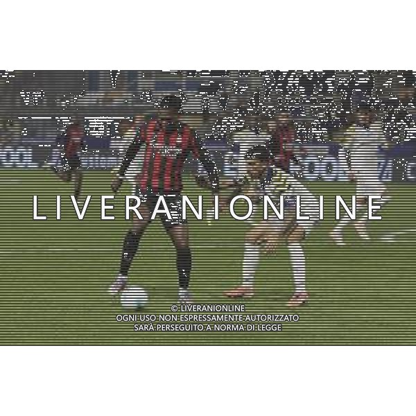 Rafael Leao of AC Milan battle for the ball with Enrico Delprato of Parma AC during Parma Calcio vs AC Milan, 11° Serie A Enilive 2025-26 game at Ennio Tardini stadium in Parma (PR), Italy, on November 08, 2025. (Photo by Davide Casentini)- AGENZIA ALDO LIVERANI SAS