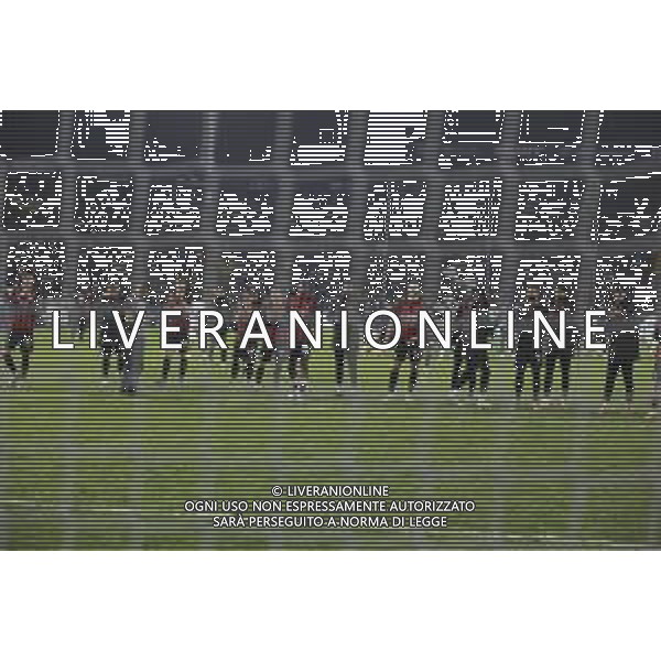 Milan players applaud the fans following the final whistle during Parma Calcio vs AC Milan, 11° Serie A Enilive 2025-26 game at Ennio Tardini stadium in Parma (PR), Italy, on November 08, 2025. (Photo by Davide Casentini)- AGENZIA ALDO LIVERANI SAS