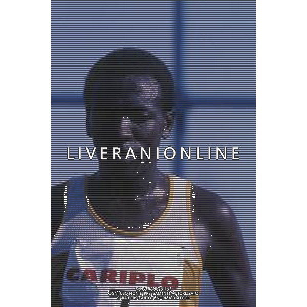 DIAP-RETROSPETTIVA JOHN NGUGI ATLETA NELLA FOTO JOHN NGUGI PARTECIPA ALLA MANIFESTAZIONE DELLA 5 MULINI NELL\'ANNO 1989 AG ALDO LIVERANI SAS