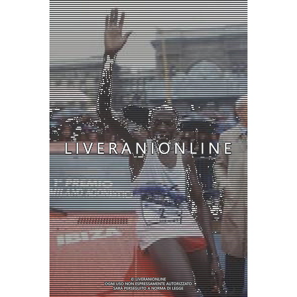 DIAP-RETROSPETTIVA JOHN NGUGI ATLETA NELLA FOTO JOHN NGUGI PARTECIPA ALLA STRAMILANO NELL\'ANNO 1989 AG ALDO LIVERANI SAS