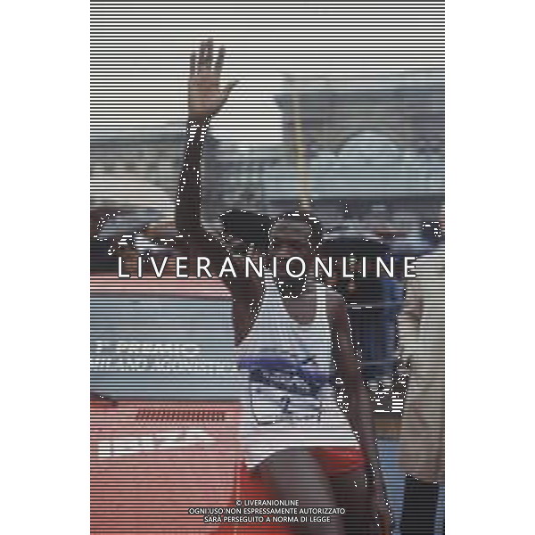 DIAP-RETROSPETTIVA JOHN NGUGI ATLETA NELLA FOTO JOHN NGUGI PARTECIPA ALLA STRAMILANO NELL\'ANNO 1989 AG ALDO LIVERANI SAS