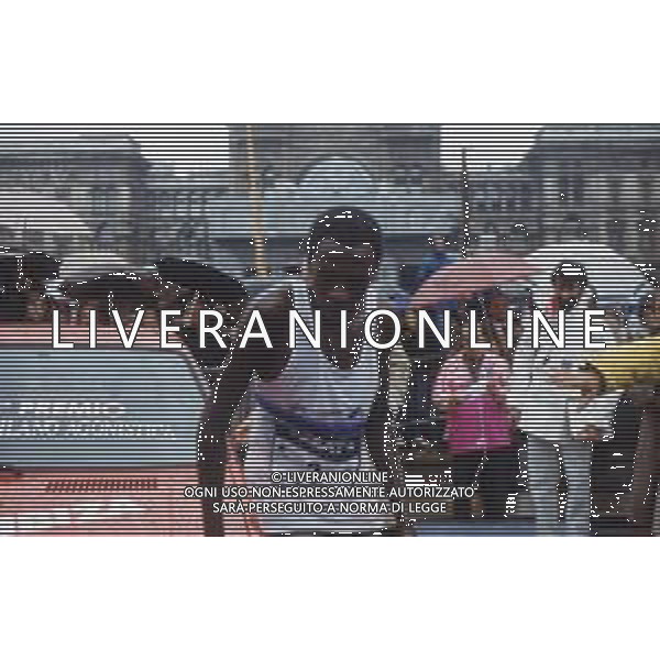 DIAP-RETROSPETTIVA JOHN NGUGI ATLETA NELLA FOTO JOHN NGUGI PARTECIPA ALLA STRAMILANO NELL\'ANNO 1989 AG ALDO LIVERANI SAS