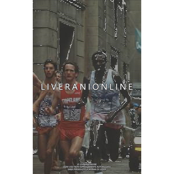 DIAP-RETROSPETTIVA JOHN NGUGI ATLETA NELLA FOTO JOHN NGUGI PARTECIPA ALLA STRAMILANO NELL\'ANNO 1989 AG ALDO LIVERANI SAS
