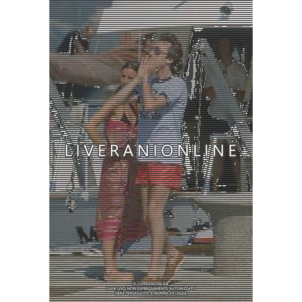 DIAP-RETROSPETTIVA LUCA CORDERO DI MONTEZEMOLO IMPRENDITORE E DIRIGENTE D\'AZIENDA NELLA FOTO LUCA CORDERO DI MONTEZEMOLO IN SARDEGNA NELL\'ANNO 1979 CON BARBARA PARODI DELFINO FOTO ENRICO LIVERANI-AG ALDO LIVERANI SAS