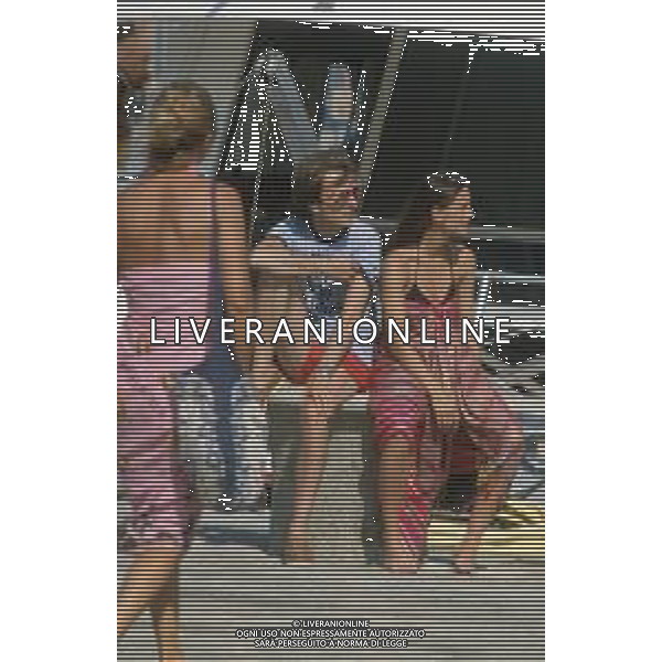 DIAP-RETROSPETTIVA LUCA CORDERO DI MONTEZEMOLO IMPRENDITORE E DIRIGENTE D\'AZIENDA NELLA FOTO LUCA CORDERO DI MONTEZEMOLO IN SARDEGNA NELL\'ANNO 1979 CON BARBARA PARODI DELFINO FOTO ENRICO LIVERANI-AG ALDO LIVERANI SAS
