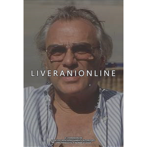 DIAP-RETROSPETTIVA GIORGIO ALBERTAZZI ATTORE NELLA FOTO GIORGIO ALBERTAZZI ALLA MANIFESTAZIONE L\'ANGOLO DELL\'INFORMAZIONE A SPOLETO NELL\'ANNO 1985 AG ALDO LIVERANI SAS