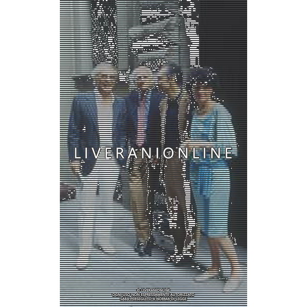 DIAP-RETROSPETTIVA GIORGIO ALBERTAZZI ATTORE NELLA FOTO GIORGIO ALBERTAZZI ALLA MANIFESTAZIONE L\'ANGOLO DELL\'INFORMAZIONE A SPOLETO NELL\'ANNO 1985 CON ALBERTO MORAVIA E PIA TOLOMEI AG ALDO LIVERANI SAS