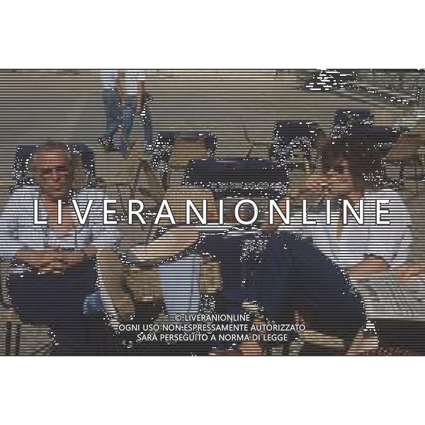 DIAP-RETROSPETTIVA GIORGIO ALBERTAZZI ATTORE NELLA FOTO GIORGIO ALBERTAZZI ALLA MANIFESTAZIONE L\'ANGOLO DELL\'INFORMAZIONE A SPOLETO NELL\'ANNO 1985 CON PIA TOLOMEI AG ALDO LIVERANI SAS