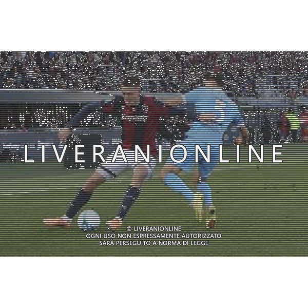 Emil Holm of Bologna FC. battle for the ball with Miguel Gutierrez of SSC Napoli during Bologna BFC vs SSC Napoli, 11° Serie A Enilive 2025-26 game at Renato Dall\'Ara stadium in Bologna (BO), Italy, on November 09, 2025. (Photo by Davide Casentini)- AGENZIA ALDO LIVERANI SAS