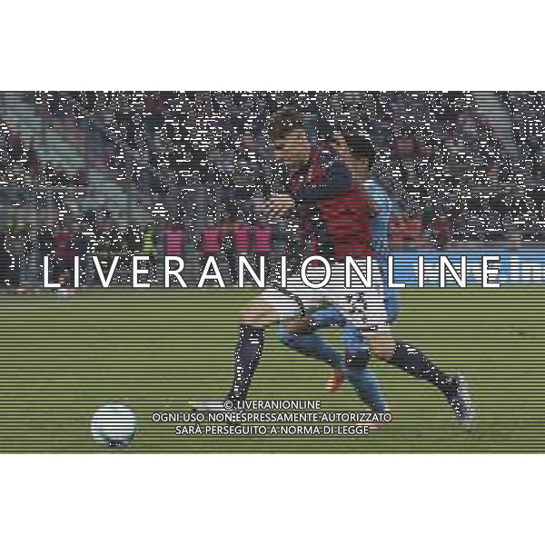 Juan Miranda Gonzalez "Miranda" of Bologna FC battle for the ball with David Neres of SSC Napoli during Bologna BFC vs SSC Napoli, 11° Serie A Enilive 2025-26 game at Renato Dall\'Ara stadium in Bologna (BO), Italy, on November 09, 2025. (Photo by Davide Casentini)- AGENZIA ALDO LIVERANI SAS