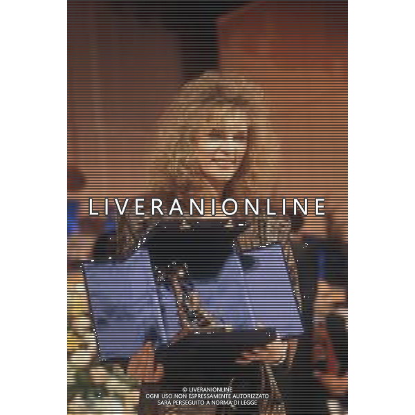 DIAP- RETROSPETTIVA LENA BIOLCATI CANTANTE NELLA FOTO LENA BIOLCATI AL FESTIVAL DI SANREMO VINCITRICE SEZIONE NUOVE PROPOSTE NELL’ANNO 1986 AGENZIA ALDO LIVERANI SAS