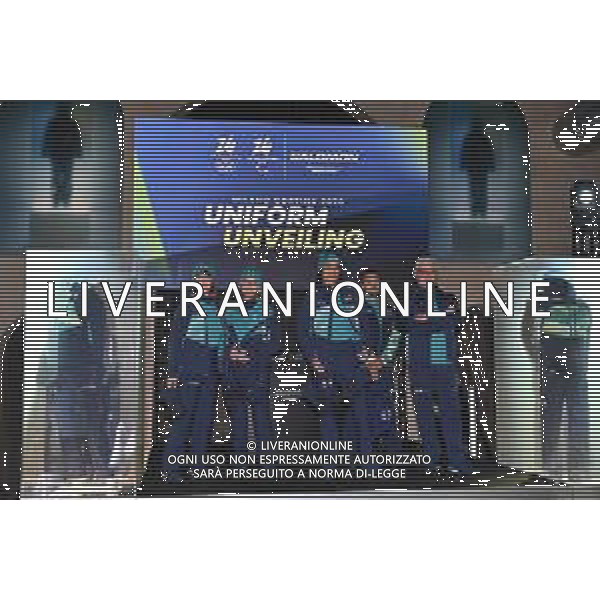 TVRG Divise volontari Milano Cortina 2026 nella foto le divise Milano 12-11-2025 Presentate le divise per i volontari che lavoreranno ai Giochi Olimpici invernali Milano Cortina 2026 foto Roberto Garavaglia/Agenzia Aldo Liverani sas