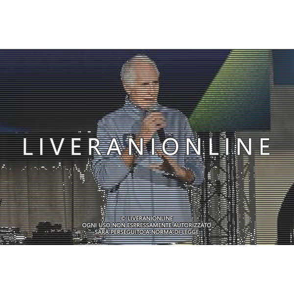 TVRG Divise volontari Milano Cortina 2026 nella foto Giovanni Malagò Milano 12-11-2025 Presentate le divise per i volontari che lavoreranno ai Giochi Olimpici invernali Milano Cortina 2026 foto Roberto Garavaglia/Agenzia Aldo Liverani sas