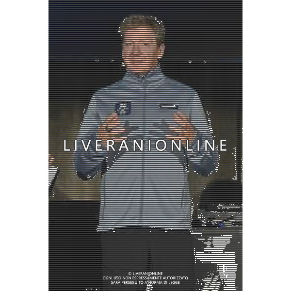 TVRG Divise volontari Milano Cortina 2026 nella foto Scott Mellin Milano 12-11-2025 Presentate le divise per i volontari che lavoreranno ai Giochi Olimpici invernali Milano Cortina 2026 foto Roberto Garavaglia/Agenzia Aldo Liverani sas