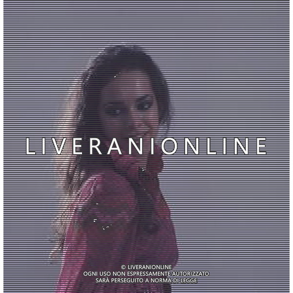 COL-RETROSPETTIVA DORA MORONI CANTANTE E PRESENTARICE TELEVISIVA NELLA FOTO DORA MORONI IN SALA DI POSA INIZIO CARRIERA AG ALDO LIVERANI SAS