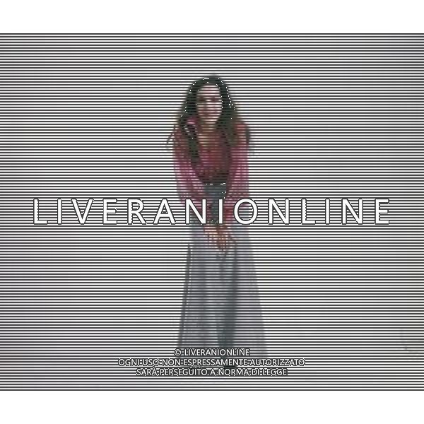 COL-RETROSPETTIVA DORA MORONI CANTANTE E PRESENTARICE TELEVISIVA NELLA FOTO DORA MORONI IN SALA DI POSA INIZIO CARRIERA AG ALDO LIVERANI SAS