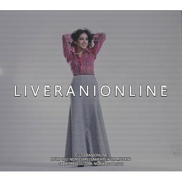 COL-RETROSPETTIVA DORA MORONI CANTANTE E PRESENTARICE TELEVISIVA NELLA FOTO DORA MORONI IN SALA DI POSA INIZIO CARRIERA AG ALDO LIVERANI SAS