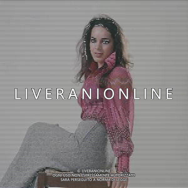 COL-RETROSPETTIVA DORA MORONI CANTANTE E PRESENTARICE TELEVISIVA NELLA FOTO DORA MORONI IN SALA DI POSA INIZIO CARRIERA AG ALDO LIVERANI SAS