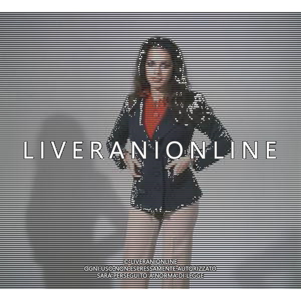 COL-RETROSPETTIVA DORA MORONI CANTANTE E PRESENTARICE TELEVISIVA NELLA FOTO DORA MORONI IN SALA DI POSA INIZIO CARRIERA AG ALDO LIVERANI SAS