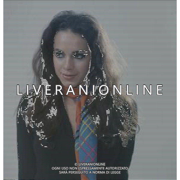 COL-RETROSPETTIVA DORA MORONI CANTANTE E PRESENTARICE TELEVISIVA NELLA FOTO DORA MORONI IN SALA DI POSA INIZIO CARRIERA AG ALDO LIVERANI SAS