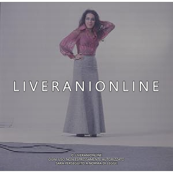 COL-RETROSPETTIVA DORA MORONI CANTANTE E PRESENTARICE TELEVISIVA NELLA FOTO DORA MORONI IN SALA DI POSA INIZIO CARRIERA AG ALDO LIVERANI SAS