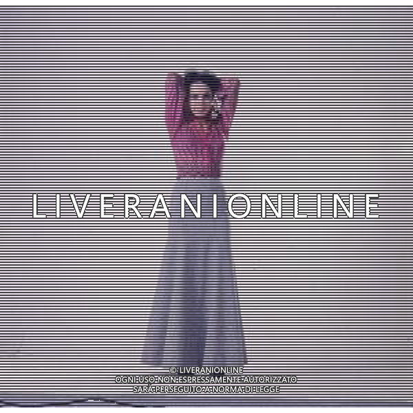 COL-RETROSPETTIVA DORA MORONI CANTANTE E PRESENTARICE TELEVISIVA NELLA FOTO DORA MORONI IN SALA DI POSA INIZIO CARRIERA AG ALDO LIVERANI SAS