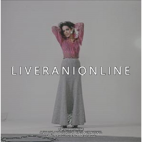 COL-RETROSPETTIVA DORA MORONI CANTANTE E PRESENTARICE TELEVISIVA NELLA FOTO DORA MORONI IN SALA DI POSA INIZIO CARRIERA AG ALDO LIVERANI SAS